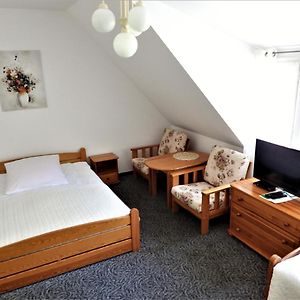 Pokój z łóżkiem king-size